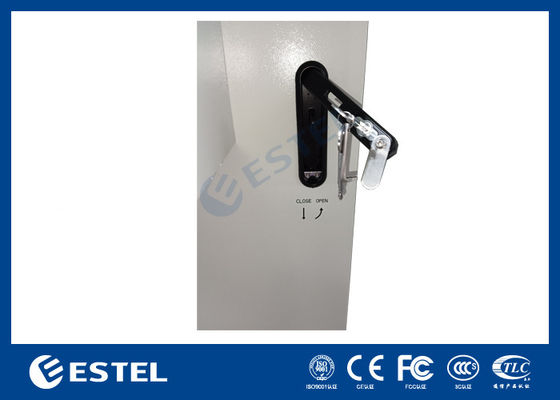 Gabinete de Telecomunicações para Montagem em Poste Externo 8U IP55 RAL7035 com Controle Térmico de Temperatura