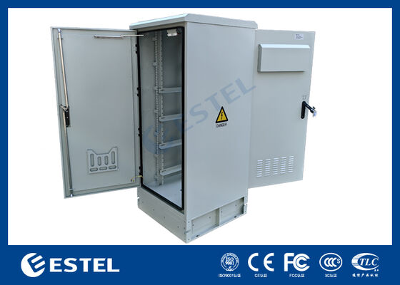 Gabinete 32U com Classificação IP65 e Ventoinhas de Refrigeração para Aplicações de Telecomunicações e Industriais