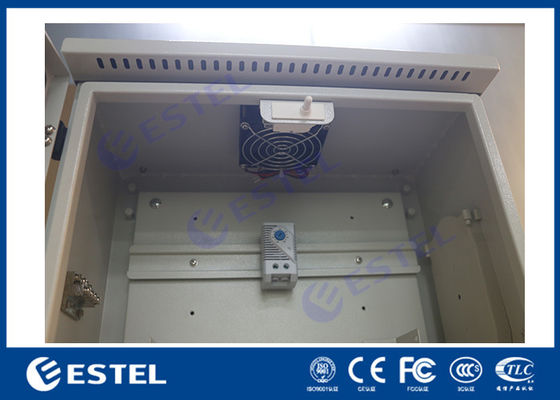 Recinto de controlo de tráfego IP55 instalado na parede, montado em um poste, com placa traseira e trilho