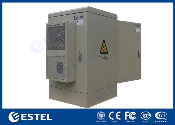 Montagem exterior do assoalho do armário de duas telecomunicações da porta 16U IP65 com o condicionador de ar para refrigerar