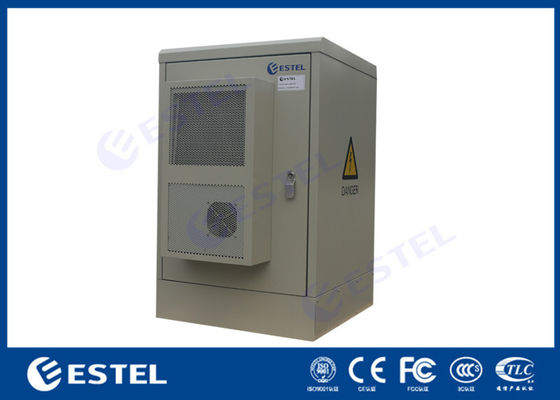 Montagem exterior do assoalho do armário de duas telecomunicações da porta 16U IP65 com o condicionador de ar para refrigerar